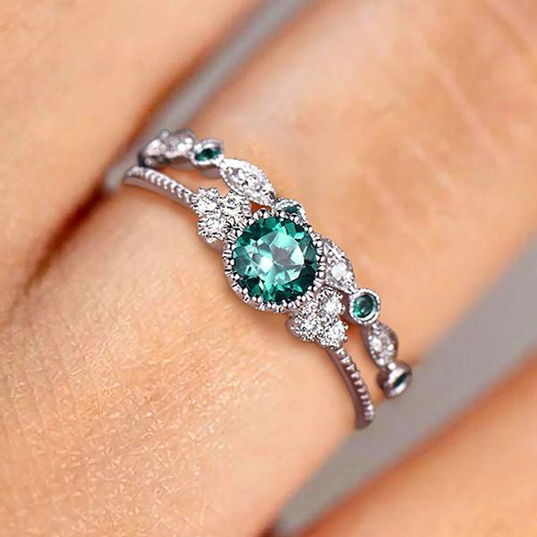 The Lovely Emerald Rings Set